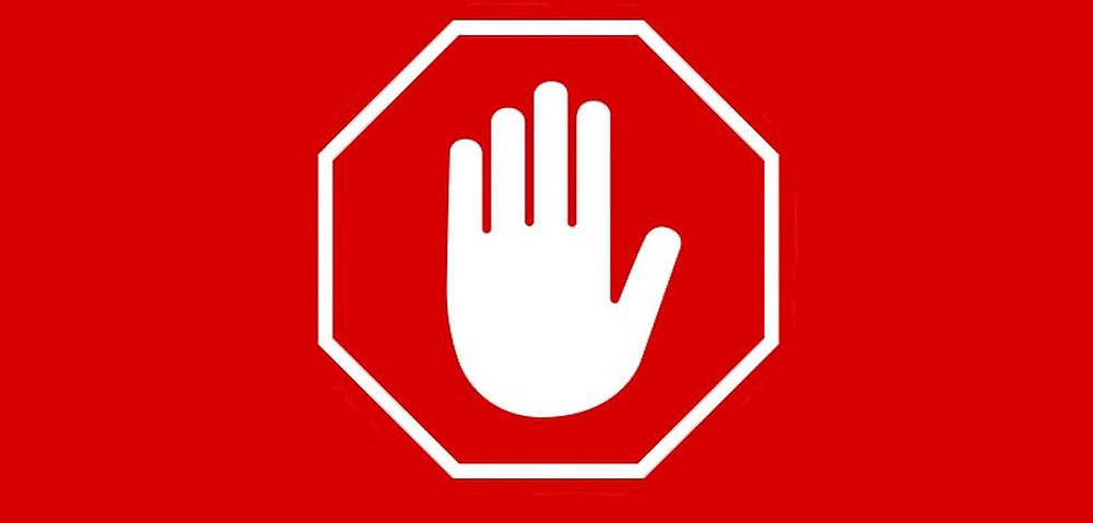YouTube bloqueia adblock e gera falhas no Opera GX 2 Ilustração com marcas do YouTube e aplicativo de bloqueador de anúncios
