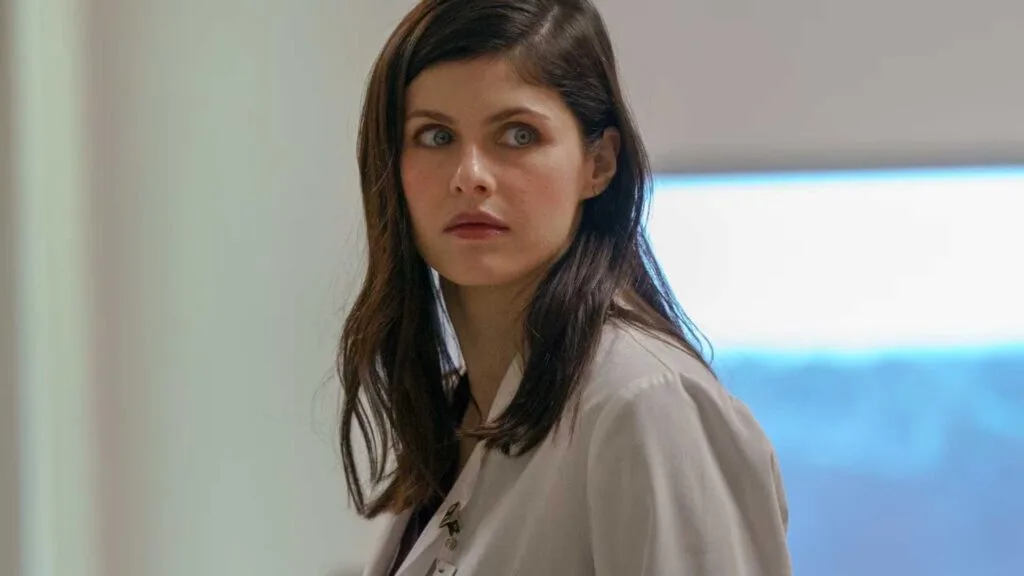 Alexandra Daddario como Rowan em Mayfair Witches