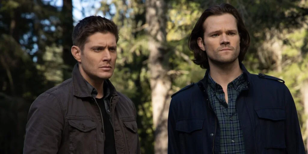 Sam e Dean lado a lado em Supernatural