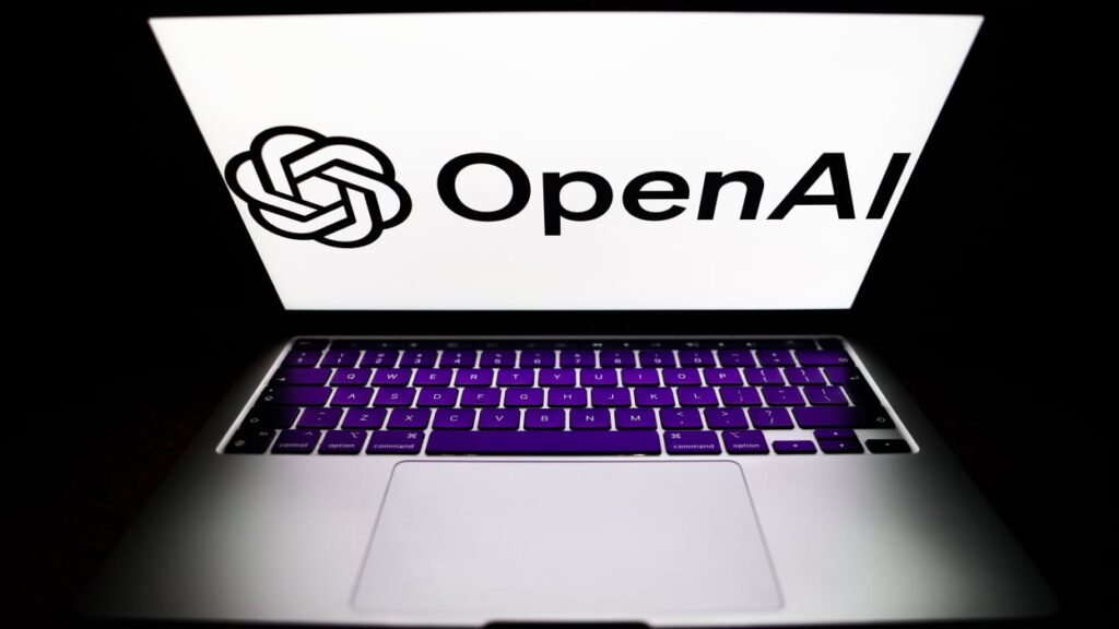 ChatGPT pode começar a exibir anúncios em breve, indica vazamento 1 O logotipo da OpenAI exibido na tela de um laptop é visto nesta foto ilustrativa tirada na Polônia em 25 de novembro de 2025. chatpgt