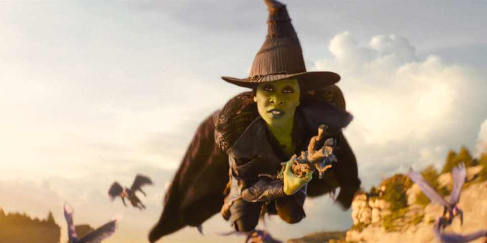 Wicked: For Good – final explicado e o novo poder de Glinda 10 Elphaba voando em sua vassoura em Wicked: For Good