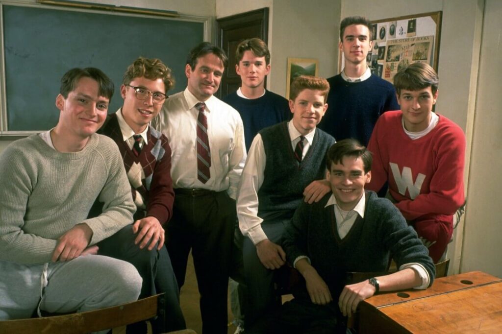 Ethan Hawke revela luta interior de Robin Williams nos bastidores de Sociedade dos Poetas Mortos 2 Cena de Sociedade dos Poetas Mortos com Robin Williams e Ethan Hawke