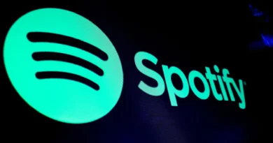 Logo do Spotify exibido na bolsa de Nova York (NYSE) durante o pregão. Foto: Brendan McDermid/Reuters.