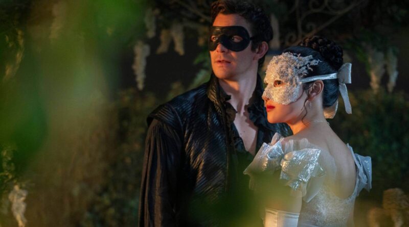 Cena de Bridgerton 4 mostrando Benedict Bridgerton e Sophie Baek