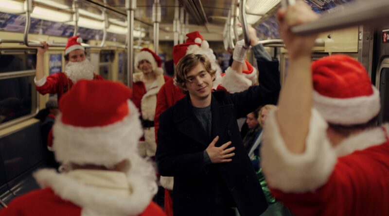 Dash (Austin Abrams) em cena de Dash & Lily