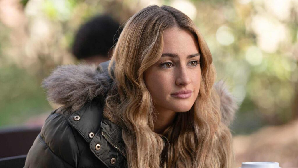 Grace Van Patten como Lucy em Tell Me Lies