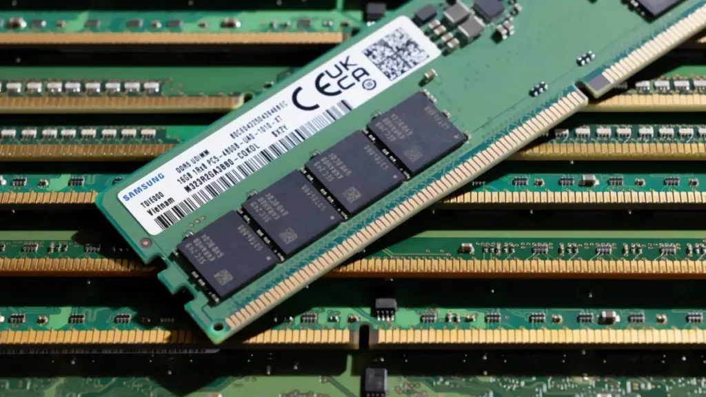 Escassez de chips de memória deve seguir até 2030 com foco em IA 2 Funcionários da Samsung sob investigação por suborno envolvendo memórias DDR5 e chips NAND