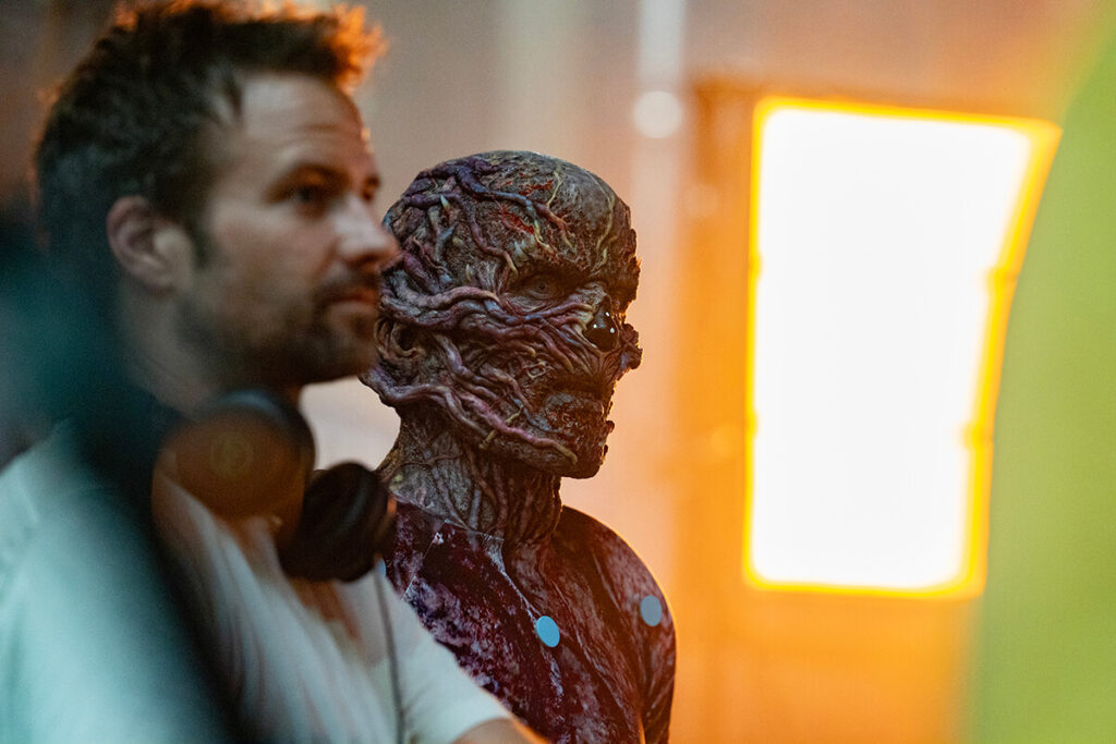One Last Adventure: o documentário de Stranger Things 5 4 One Last Adventure: Bastidores de Stranger Things 5 - Ross Duffer e Jamie Campbell Bower