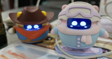 Dispositivo Sweekar da Takway apresentado na CES 2026, lembrando os antigos Tamagotchi com IA e reconhecimento de voz.