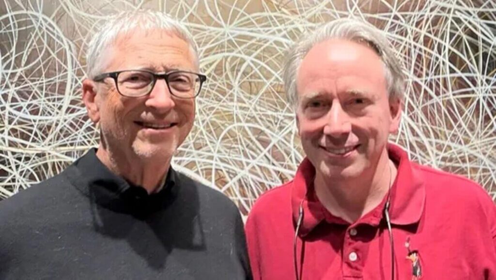 Bill Gates e Linus Torvalds em encontro histórico em 2025