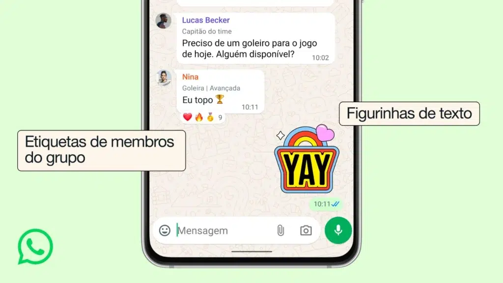 Screenshot demonstrando o uso de etiquetas e figurinhas criadas por texto no WhatsApp.