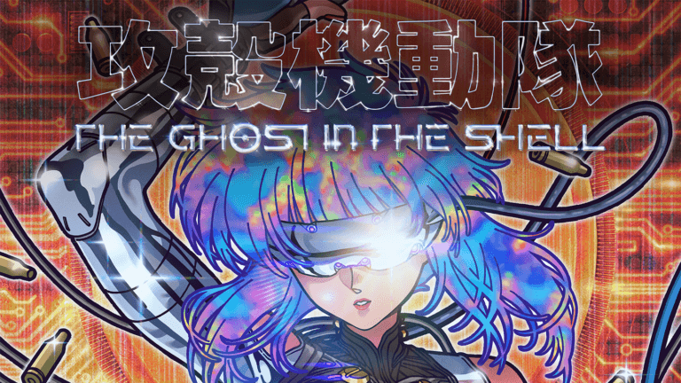 Imagem promocional do anime Ghost in the Shell 2026, com Major Motoko Kusanagi iluminada por tons cibernéticos de neon.
