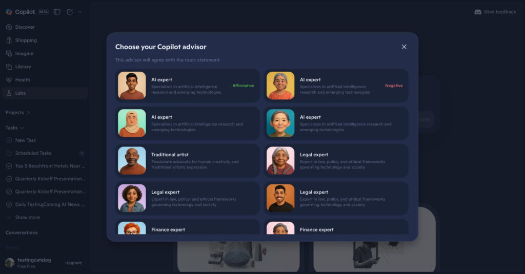 Interface do Microsoft Copilot Advisors com dois agentes de IA debatendo em tempo real.
