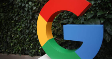 Logo 3D do Google sobre fundo azul destacando segurança digital