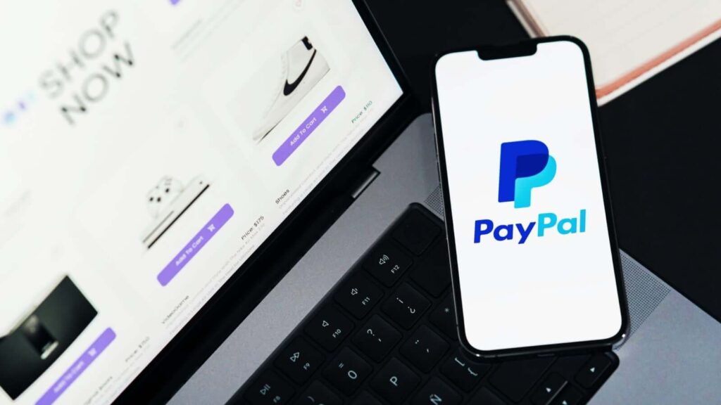 PayPal confirma vazamento de dados que expôs clientes por 6 meses 1 PayPal logotipo e imagem de destaque de segurança