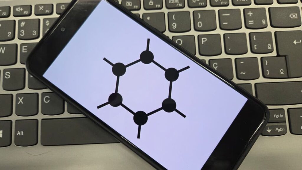 Representação do sistema GrapheneOS em smartphone Android sem Google