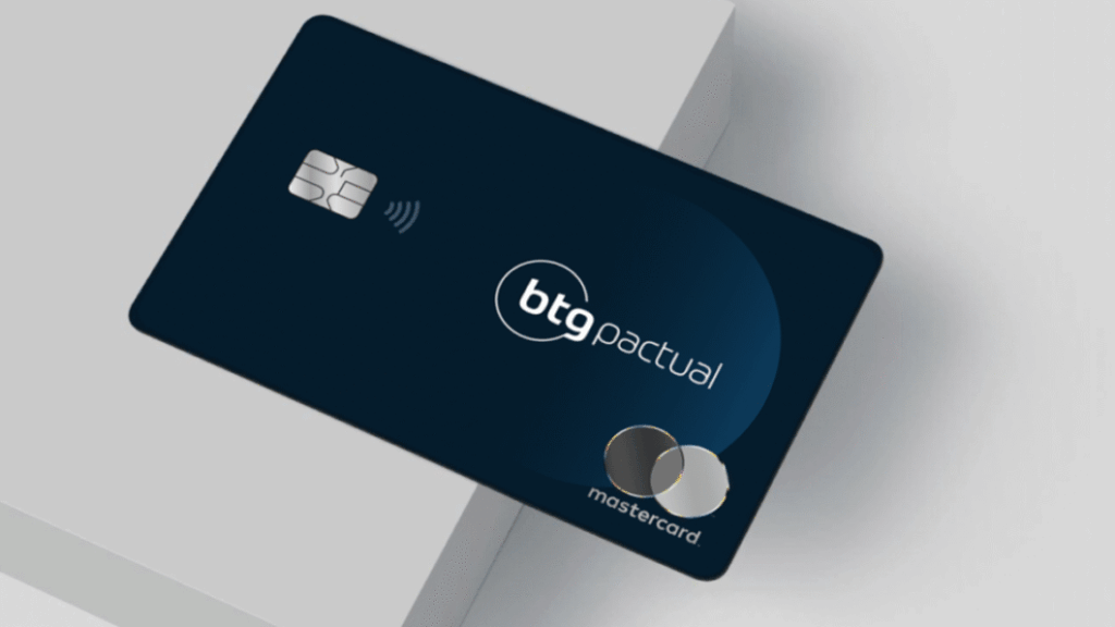 BTG Pactual é alvo de ataque hacker e suspende operações via Pix 2 Cartão BTG Pactual Black, com logotipo e bandeira Mastercard em tons de azul e cinza