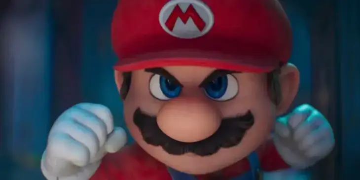 Cena de Super Mario Galaxy O Filme com Mario e Peach em foco