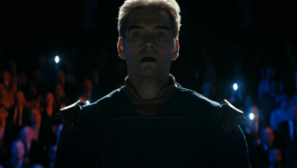 Cena do episódio 1 da 5ª temporada de The Boys, com Capitão Pátria