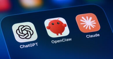 Imagem ilustrativa mostrando os logotipos de ChatGPT, OpenClaw e Claude, representando a disputa entre Anthropic e OpenAI.