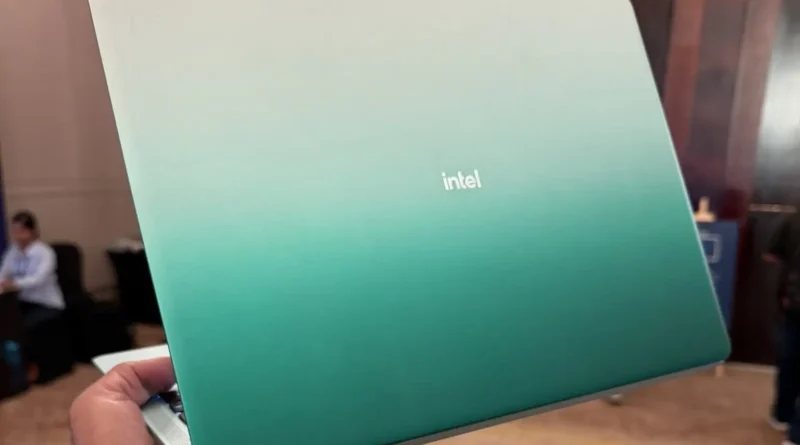 Registro do protótipo do notebook Intel Wildcat Lake divulgado por Vaidyanathan Subramaniam
