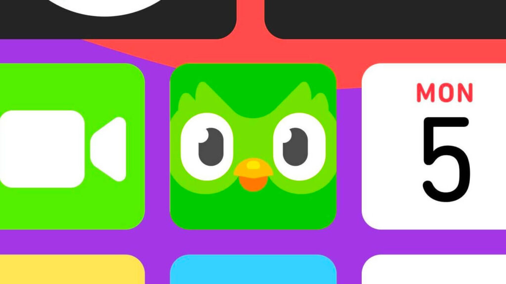 App Duolingo anuncia cursos gratuitos de nível B2 em 2026