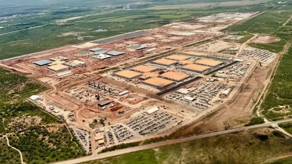 Irã ameaça destruir o Stargate da OpenAI, data center de US$ 30 bi 2 Vista aérea do Stargate, data center da OpenAI localizado em Abu Dhabi