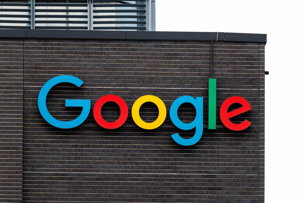 Google reinventa o Search com IA e agentes autônomos 8 Sede do Google em Munique, fachada com o logotipo da empresa