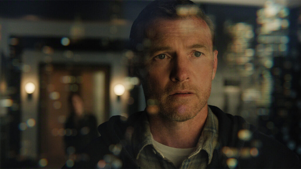 Primeira imagem oficial de I Will Find You divulgada pela Netflix.