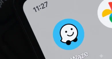 Semáforos no Waze aparecem no mapa durante navegação urbana em cruzamentos