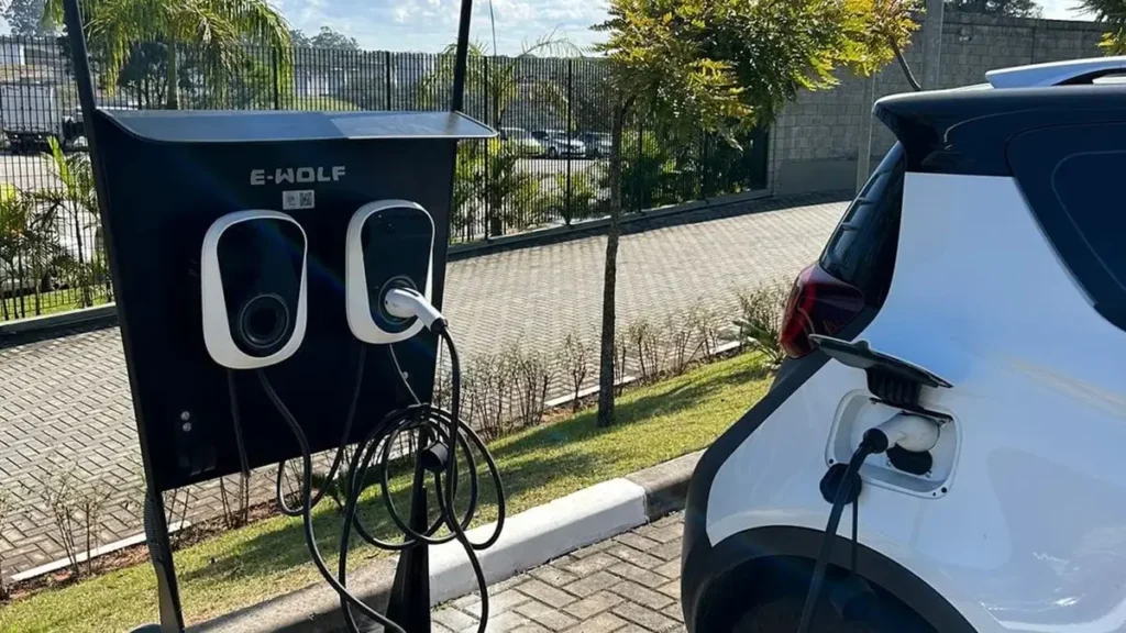 Furto de cabos em carregadores de carros elétricos afeta eletropostos no Brasil