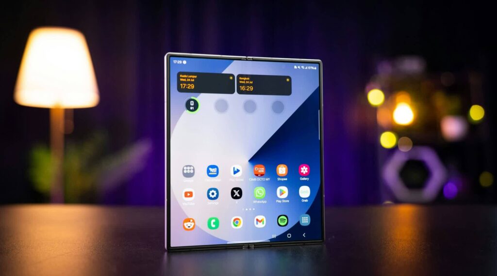 Flex Titanium: nova tela dobrável da Samsung 2 Flex Titanium da Samsung promete tela dobrável com menos vinco e mais resistência