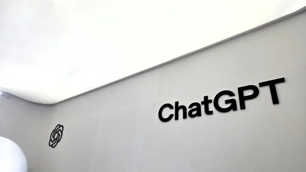 Anúncios no ChatGPT: o que muda no Brasil 2 Anúncios no ChatGPT no Brasil com logo do ChatGPT em destaque