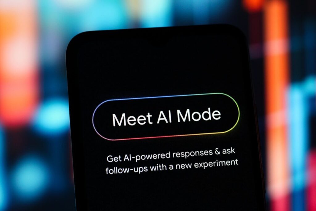 AI Mode do Google exibido em smartphone com recursos de busca por IA