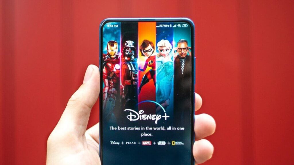 Aplicativo Disney Plus em celular com possível plano grátis