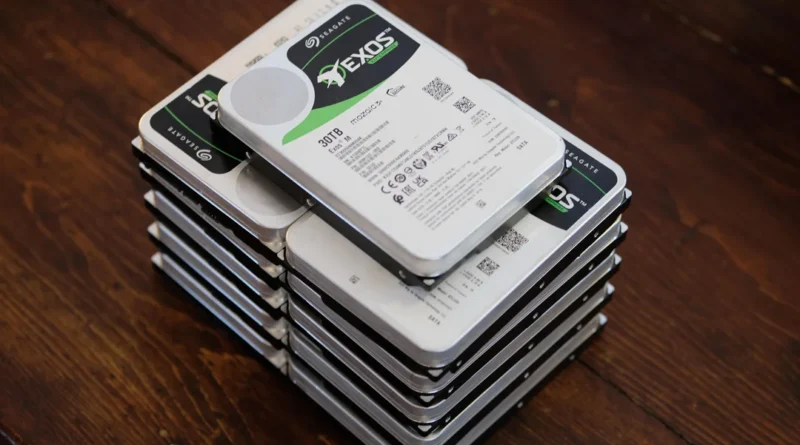 Seagate Exos 30 TB empilhados após alta dos HDDs corporativos