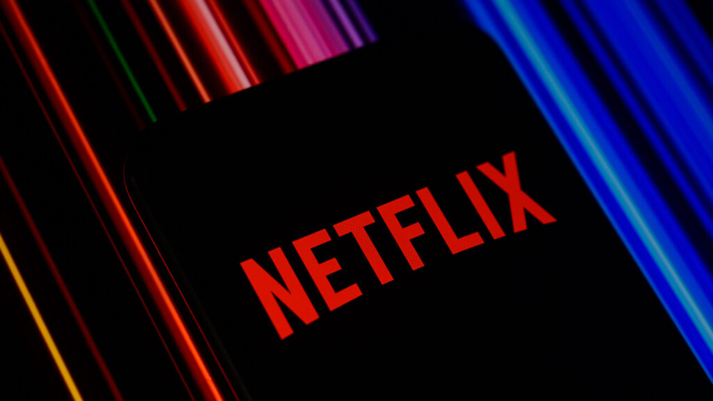 Novo player da Netflix em teste na TV com controles redesenhados