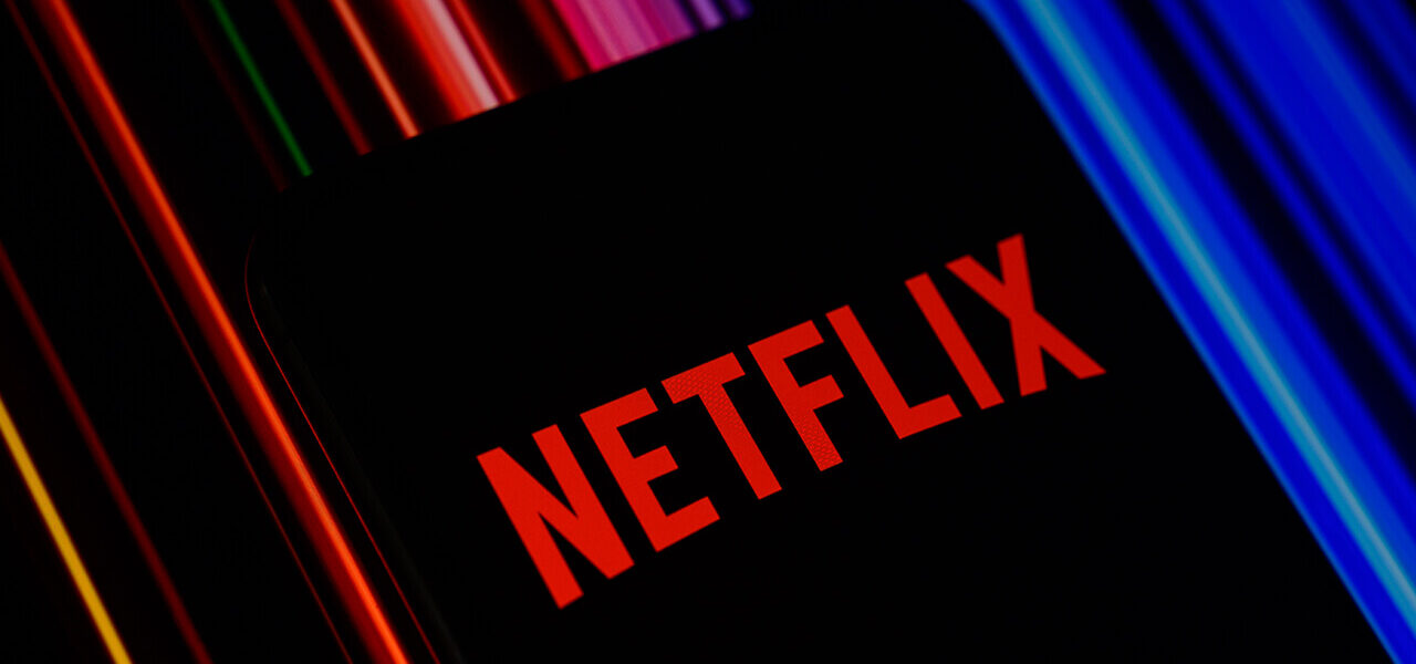 Novo player da Netflix em teste na TV com controles redesenhados