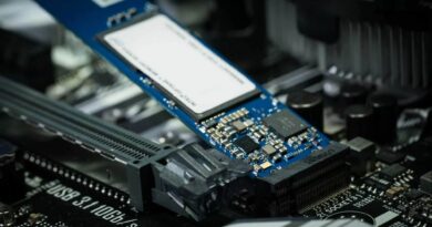 Gráfico demonstrando a alta acelerada no preço de memória RAM e semicondutores