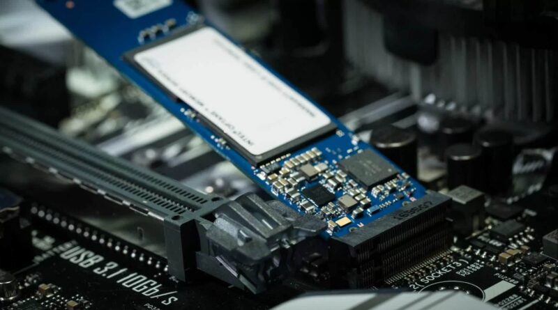 Gráfico demonstrando a alta acelerada no preço de memória RAM e semicondutores