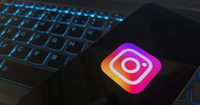 Ícone do Instagram em celular para guia de falhas no aplicativo