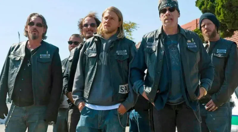 Personagens de Sons of Anarchy em imagem de divulgação da série