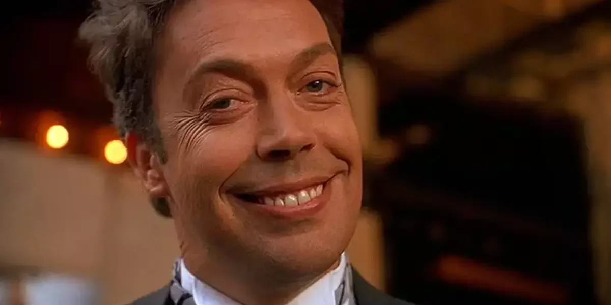 Tim Curry como Sr. Hector em Esqueceram de Mim 2