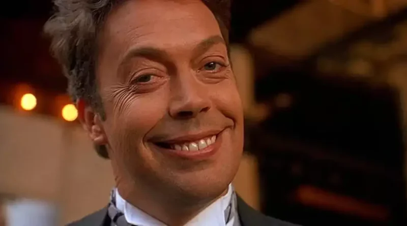 Tim Curry como Sr. Hector em Esqueceram de Mim 2