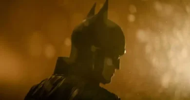 Fotos de Batman Parte 2 mostram set natalino e carro de Bruce Wayne em Londres