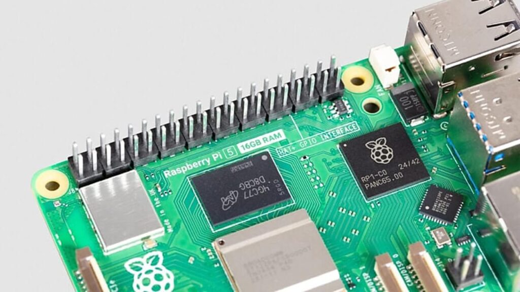 Upgrade de memória RAM no Raspberry Pi é bloqueado 3 Raspberry Pi 5 com memória RAM soldada e firmware de inicialização