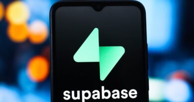 Tela de smartphone com logo Supabase ilustra segurança de bancos de dados