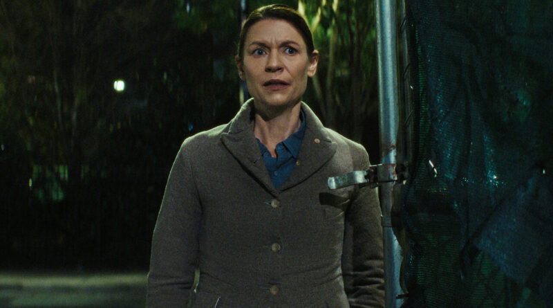 Claire Danes em anúncio da segunda temporada de The Beast in Me na Netflix