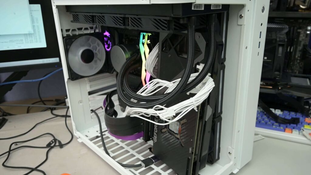 Posição da GPU reduz temperatura em até 17°C 1 Posição da GPU RTX 3080 próxima à entrada lateral do gabinete