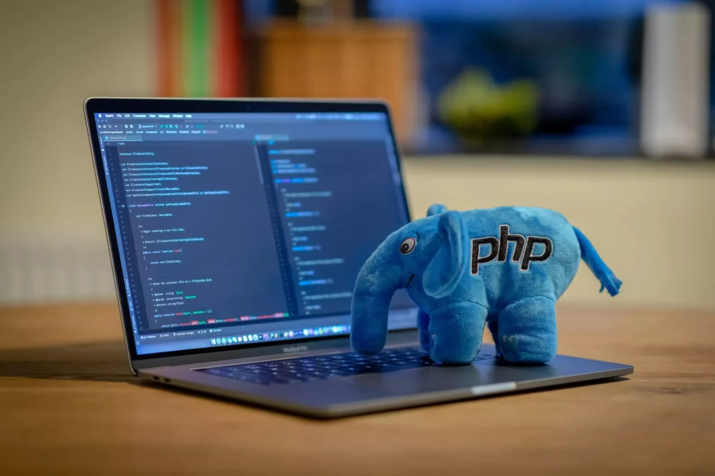 Falhas críticas em PHP: patch urgente contra PHP2Shell 3 Administradores atualizam servidores PHP diante de vulnerabilidades e risco em certificados TLS